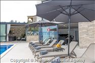 Ferienhaus Villa Oscar in Makarska mit beheiztem Pool, Whirlpool, Terrasse und Meerblick- ruhiger Familienurlaub