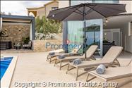 Ferienhaus Villa Oscar in Makarska mit beheiztem Pool, Whirlpool, Terrasse und Meerblick- ruhiger Familienurlaub
