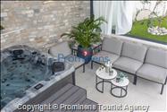 Ferienhaus Villa Oscar in Makarska mit beheiztem Pool, Whirlpool, Terrasse und Meerblick- ruhiger Familienurlaub