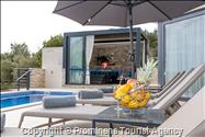 Ferienhaus Villa Oscar in Makarska mit beheiztem Pool, Whirlpool, Terrasse und Meerblick- ruhiger Familienurlaub