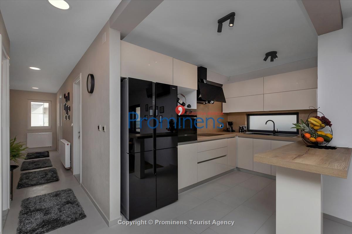 Moderne Wohnung "Sweet home EOL" mit zwei Schlafzimmern und Meerblick in Makarska