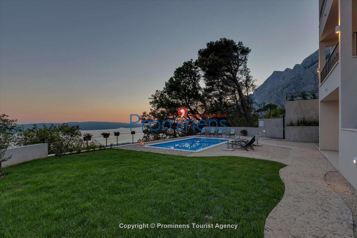 Modernes Ferienhaus Villa Alta Vista mit Pool  Meerblick bei Baska Voda  Makarska Riviera  
