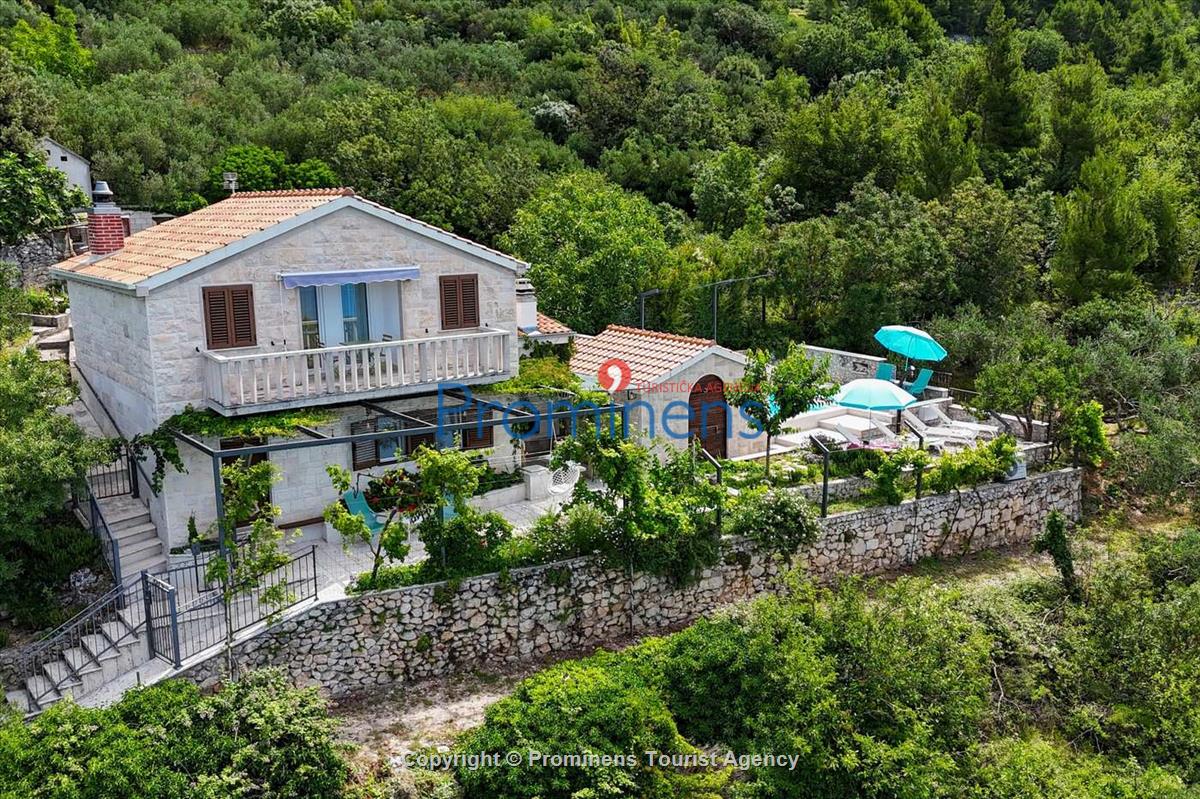Alleinstehende Villa Kety mit Pool in Makarska, Atemberaubende Natur, Meerblick und beheizter Pool