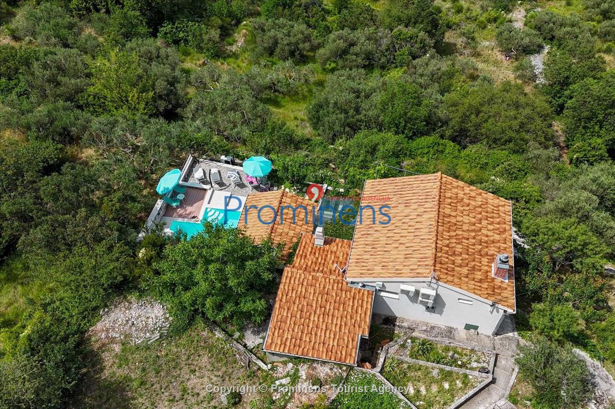 Alleinstehende Villa Kety mit Pool in Makarska, Atemberaubende Natur, Meerblick und beheizter Pool