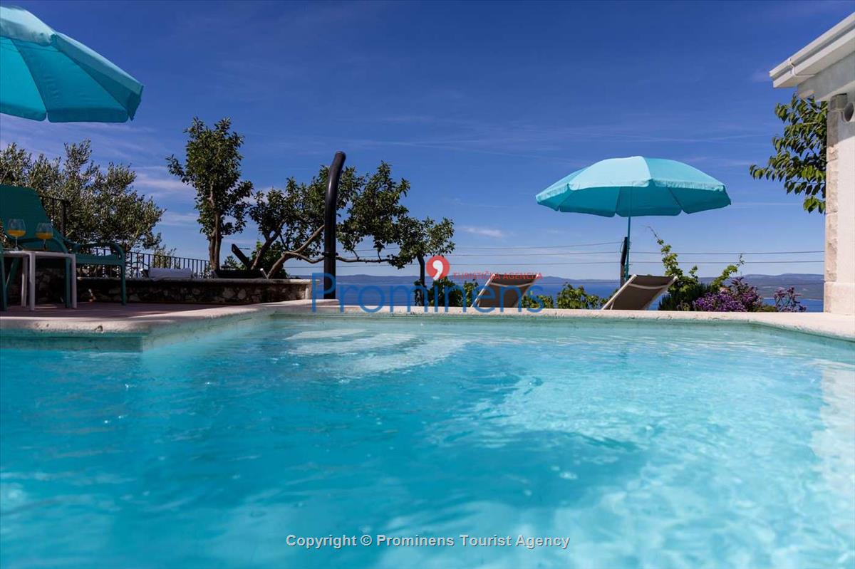 Alleinstehende Villa Kety mit Pool in Makarska, Atemberaubende Natur, Meerblick und beheizter Pool