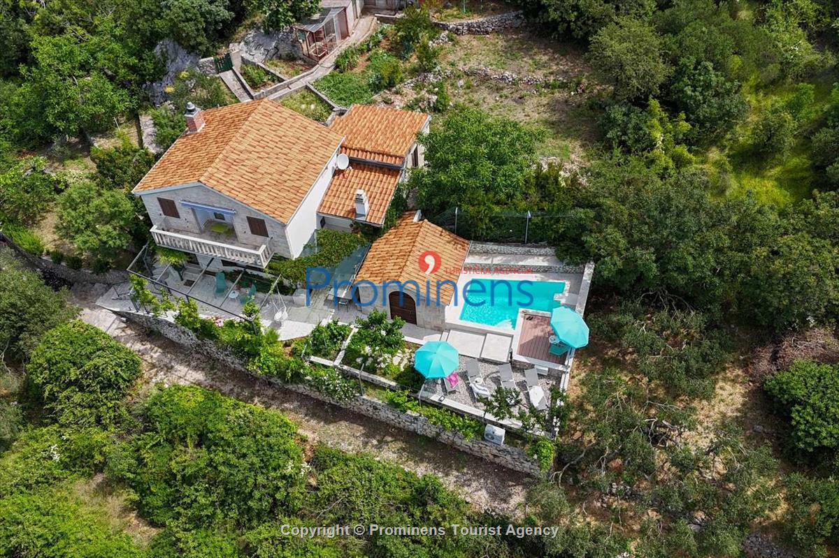 Alleinstehende Villa Kety mit Pool in Makarska, Atemberaubende Natur, Meerblick und beheizter Pool