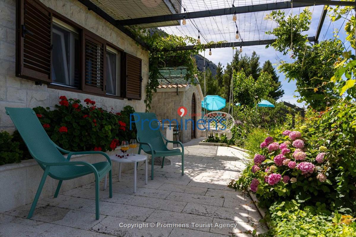 Alleinstehende Villa Kety mit Pool in Makarska, Atemberaubende Natur, Meerblick und beheizter Pool