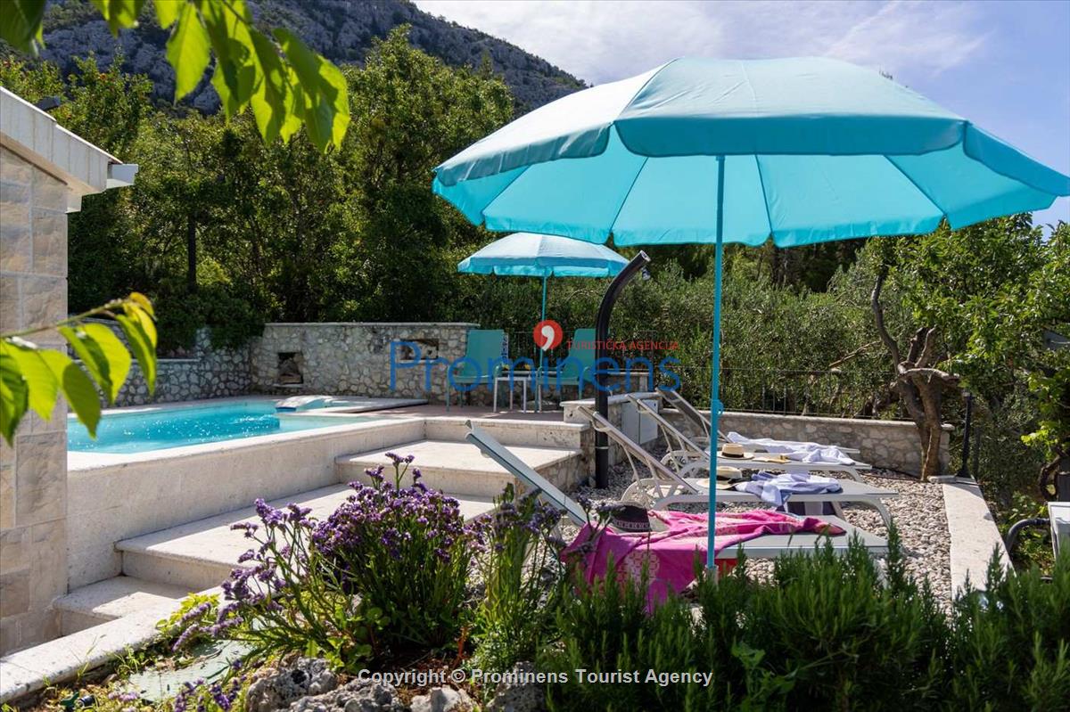 Alleinstehende Villa Kety mit Pool in Makarska, Atemberaubende Natur, Meerblick und beheizter Pool