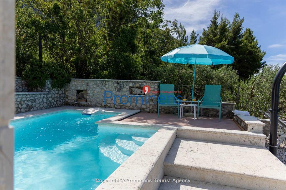 Alleinstehende Villa Kety mit Pool in Makarska, Atemberaubende Natur, Meerblick und beheizter Pool