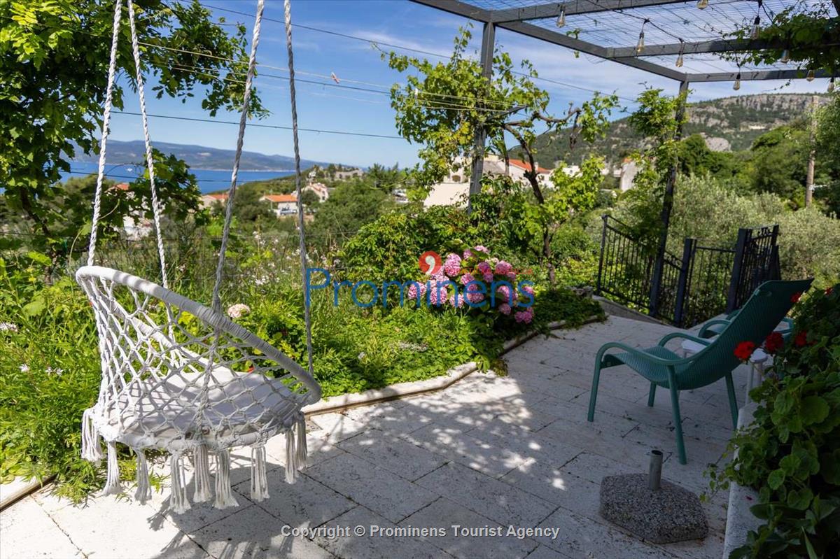 Alleinstehende Villa Kety mit Pool in Makarska, Atemberaubende Natur, Meerblick und beheizter Pool
