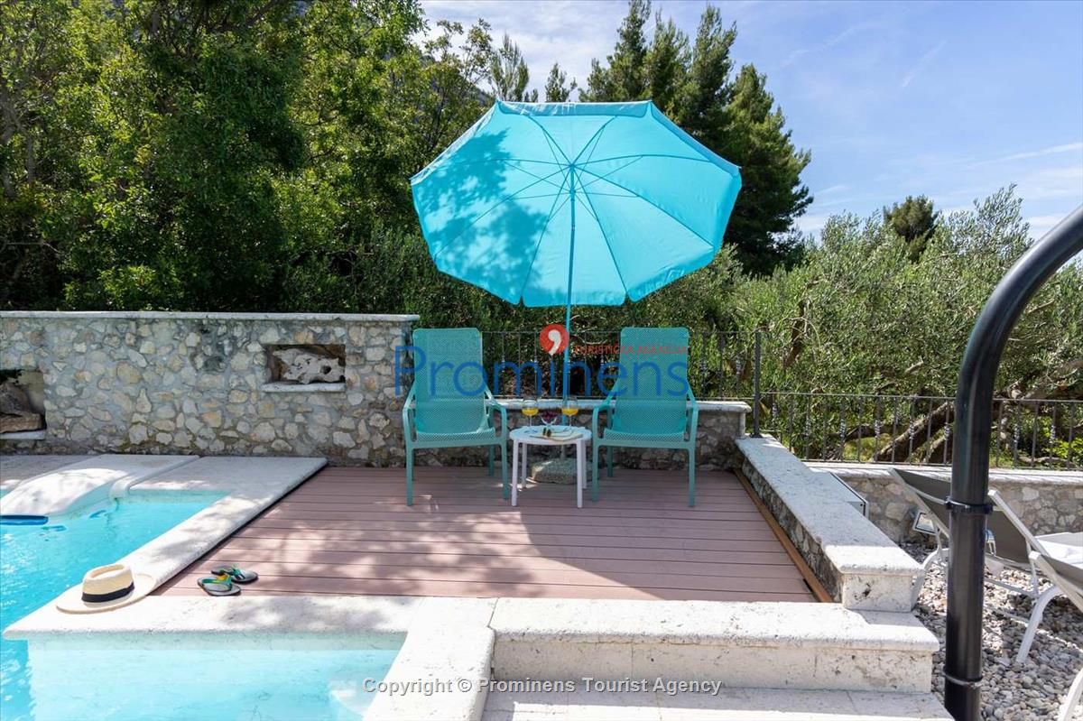 Alleinstehende Villa Kety mit Pool in Makarska, Atemberaubende Natur, Meerblick und beheizter Pool