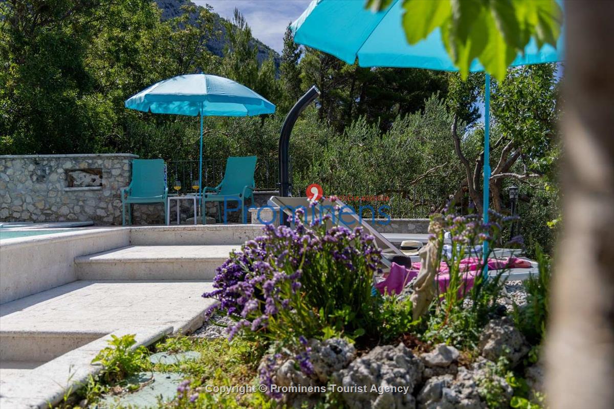 Alleinstehende Villa Kety mit Pool in Makarska, Atemberaubende Natur, Meerblick und beheizter Pool