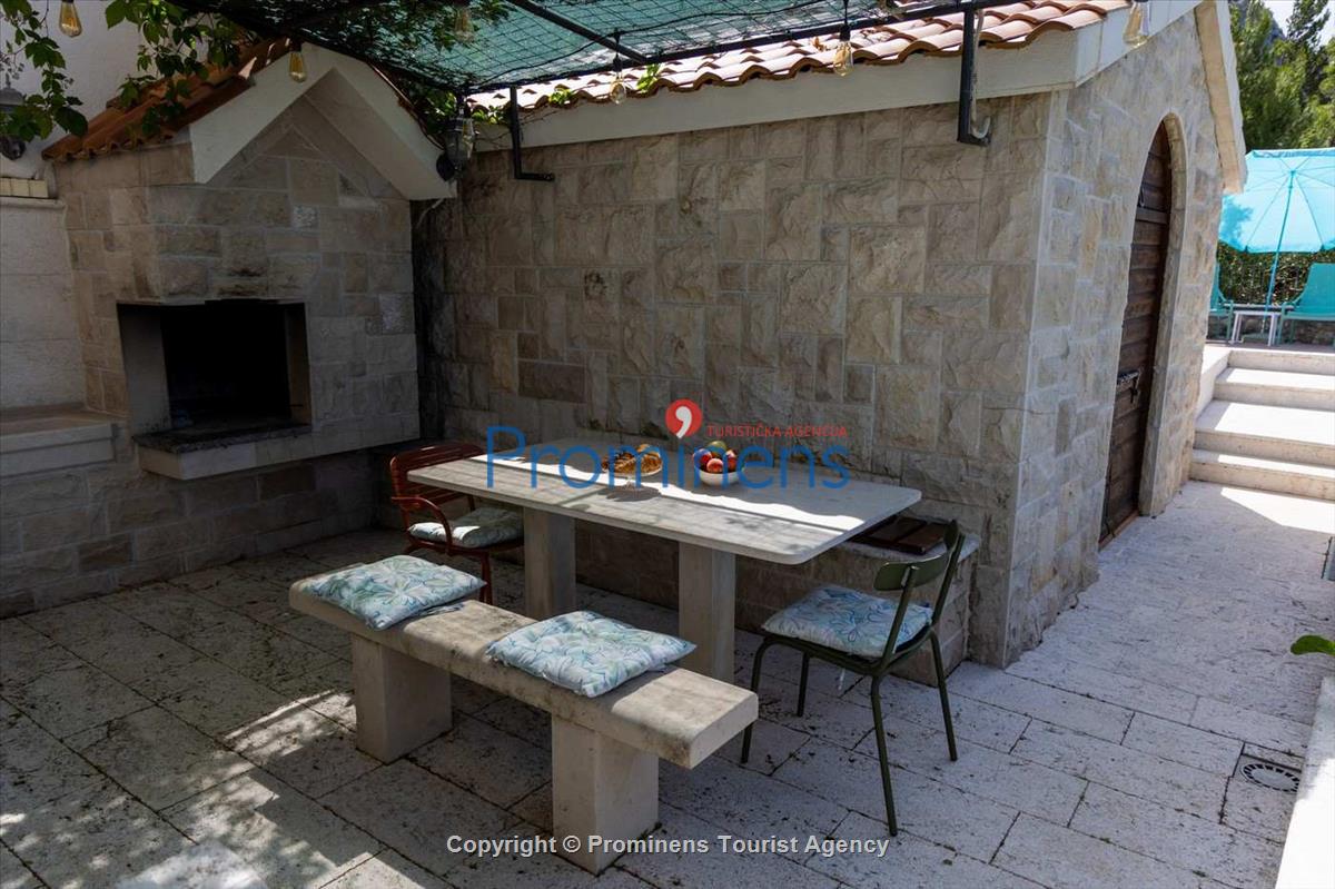 Alleinstehende Villa Kety mit Pool in Makarska, Atemberaubende Natur, Meerblick und beheizter Pool