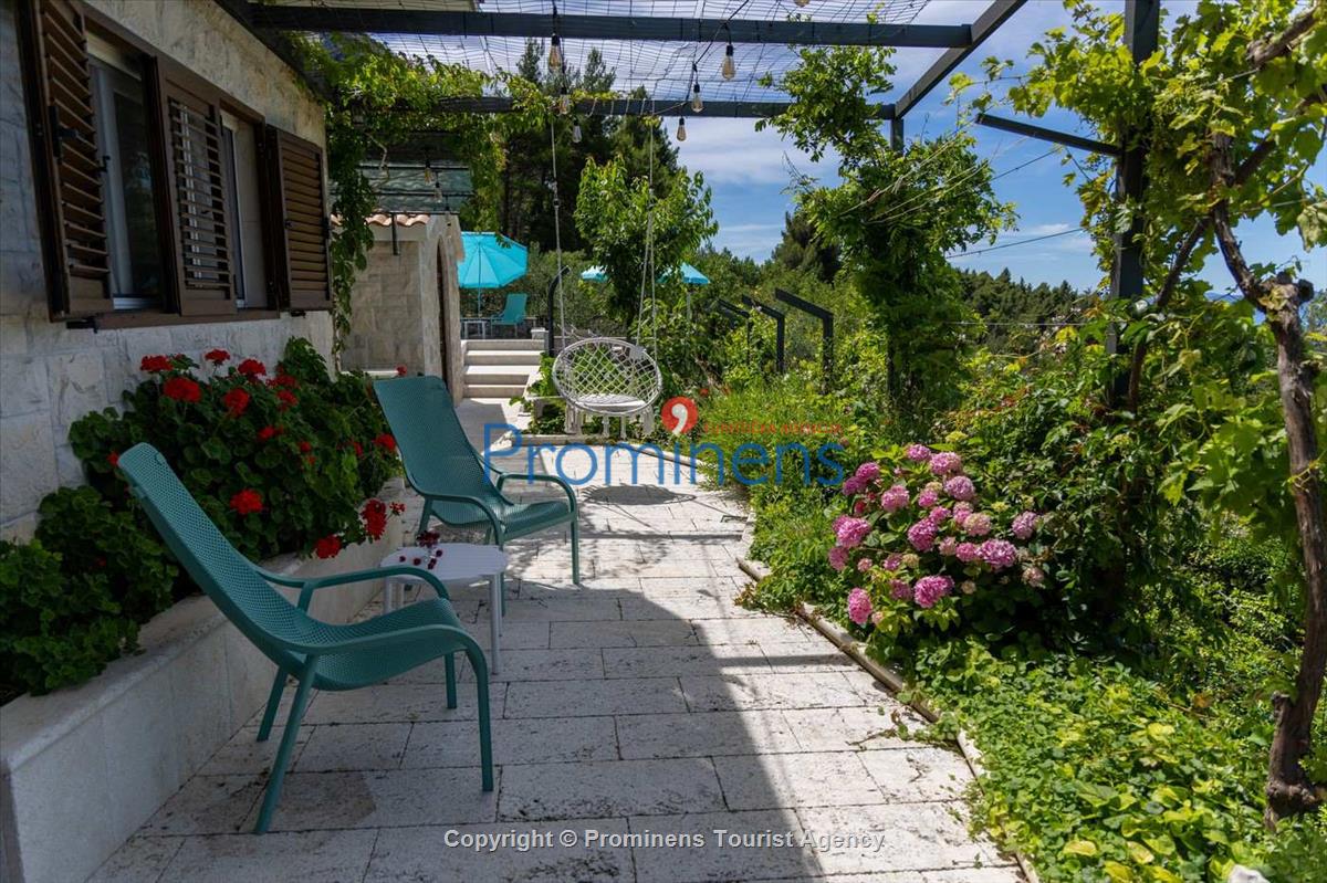 Alleinstehende Villa Kety mit Pool in Makarska, Atemberaubende Natur, Meerblick und beheizter Pool