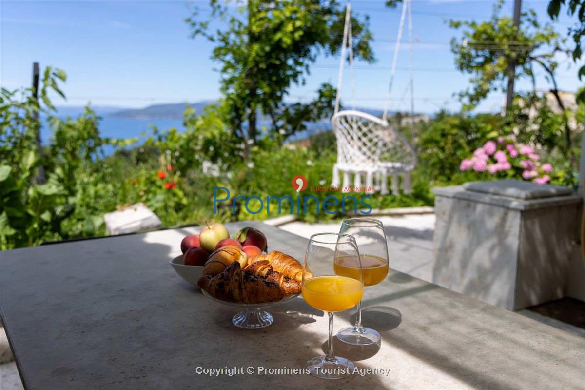 Alleinstehende Villa Kety mit Pool in Makarska, Atemberaubende Natur, Meerblick und beheizter Pool