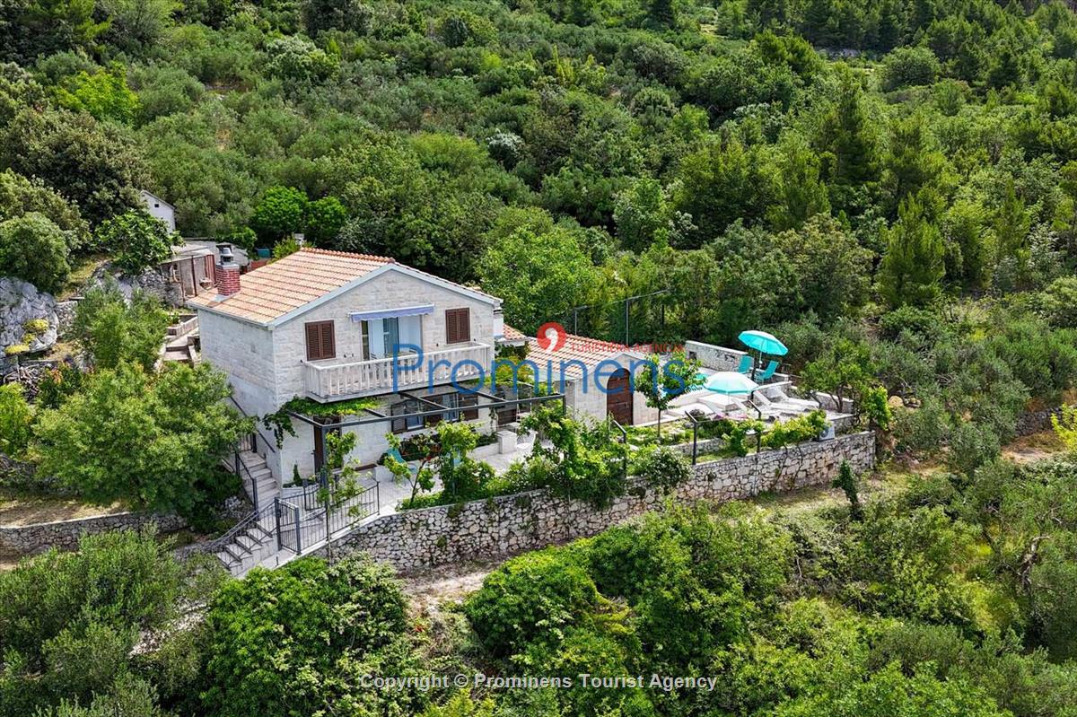 Alleinstehende Villa Kety mit Pool in Makarska, Atemberaubende Natur, Meerblick und beheizter Pool