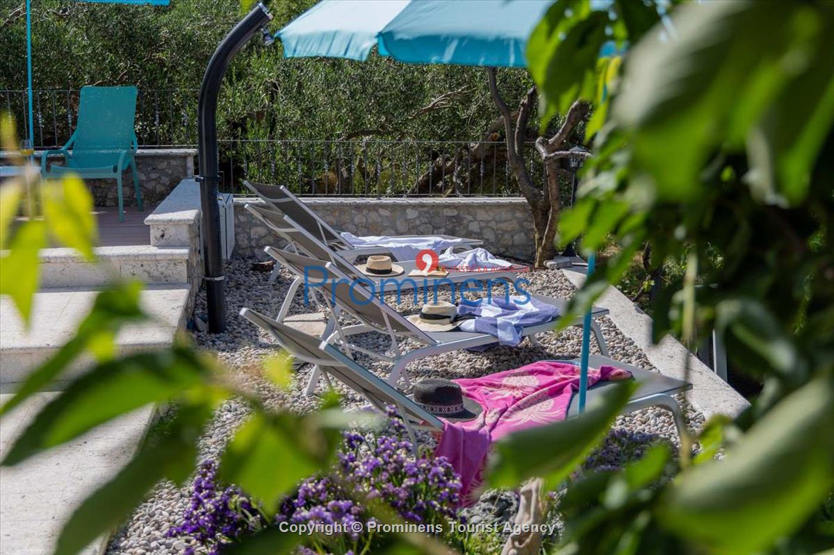 Alleinstehende Villa Kety mit Pool in Makarska, Atemberaubende Natur, Meerblick und beheizter Pool
