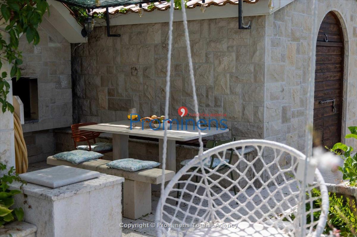Alleinstehende Villa Kety mit Pool in Makarska, Atemberaubende Natur, Meerblick und beheizter Pool