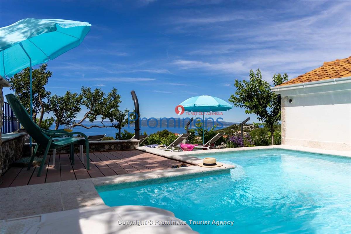 Alleinstehende Villa Kety mit Pool in Makarska, Atemberaubende Natur, Meerblick und beheizter Pool