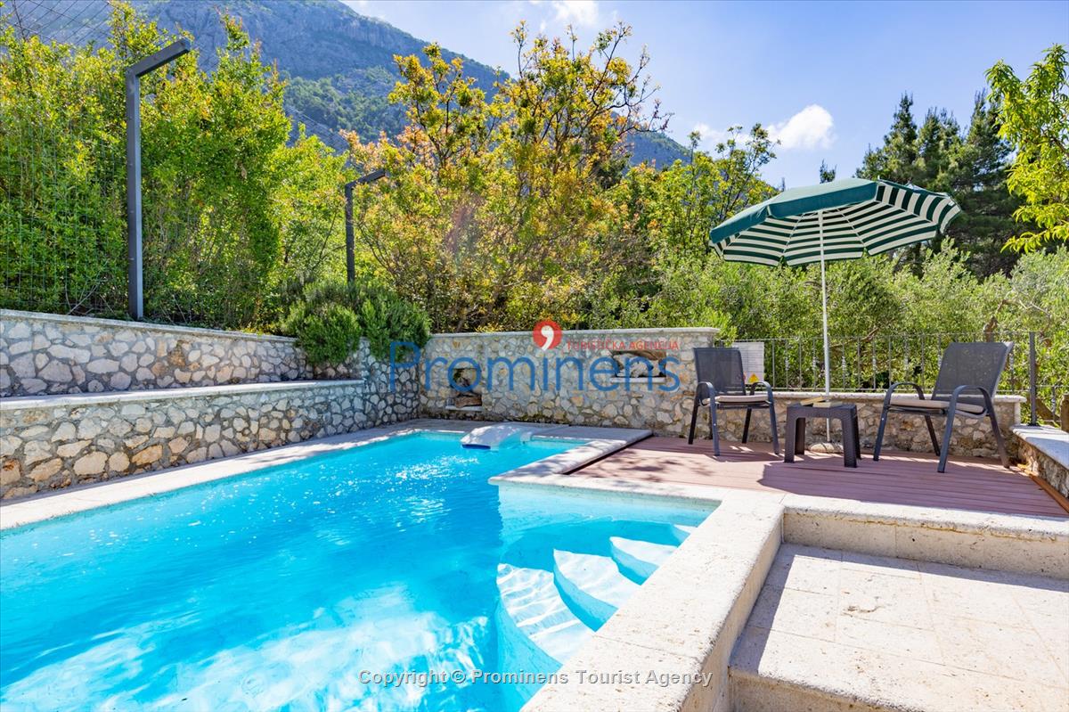 Alleinstehende Villa mit Pool in Makarska, Atemberaubende Natur, Meerblick und beheizter Pool