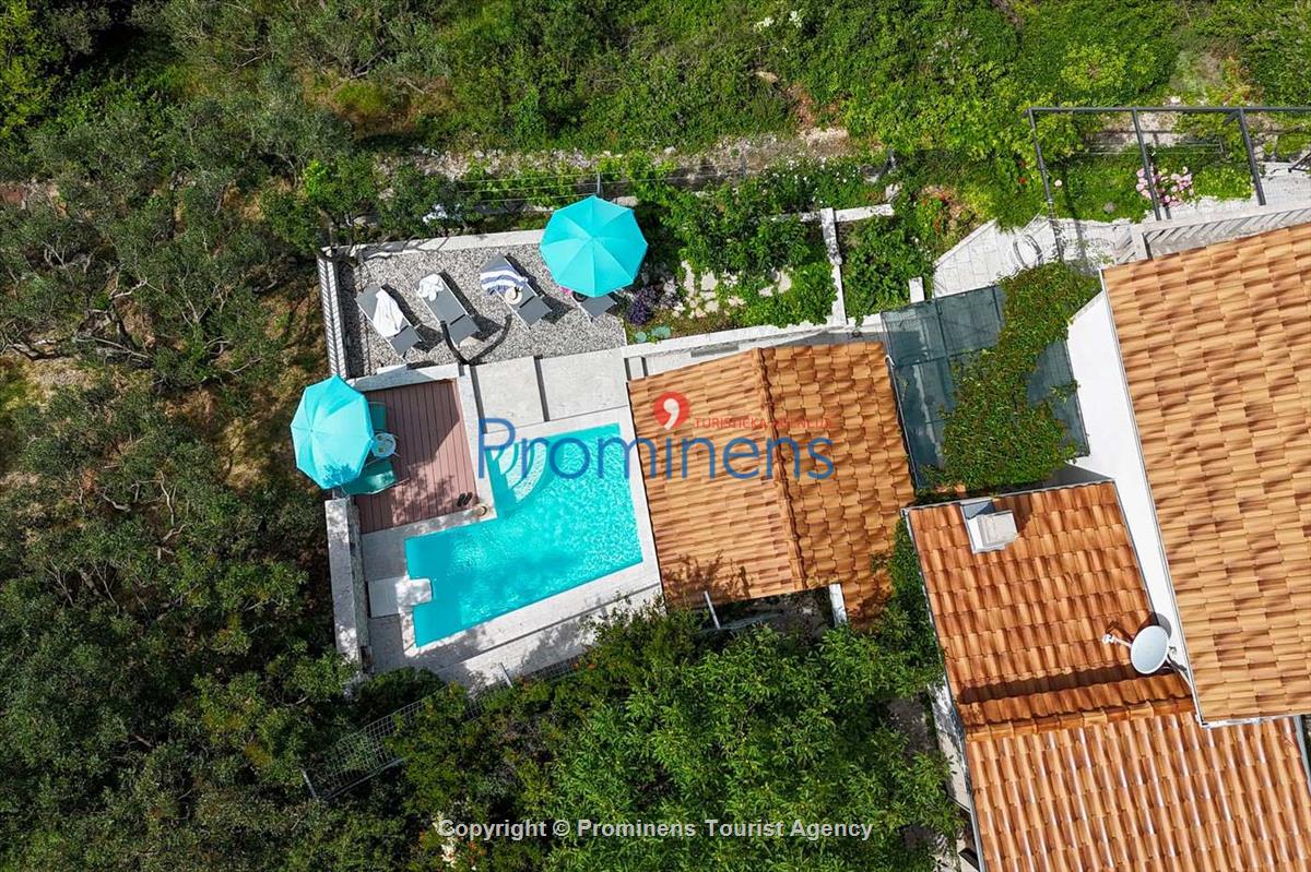 Alleinstehende Villa Kety mit Pool in Makarska, Atemberaubende Natur, Meerblick und beheizter Pool