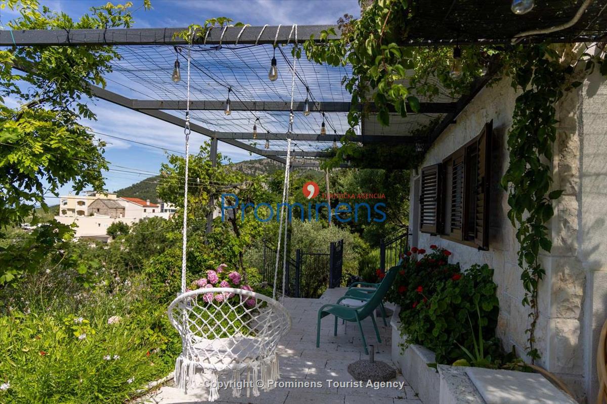 Alleinstehende Villa Kety mit Pool in Makarska, Atemberaubende Natur, Meerblick und beheizter Pool