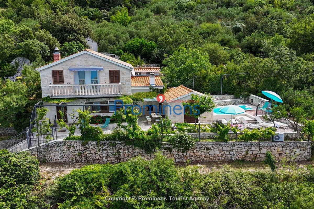 Alleinstehende Villa Kety mit Pool in Makarska, Atemberaubende Natur, Meerblick und beheizter Pool