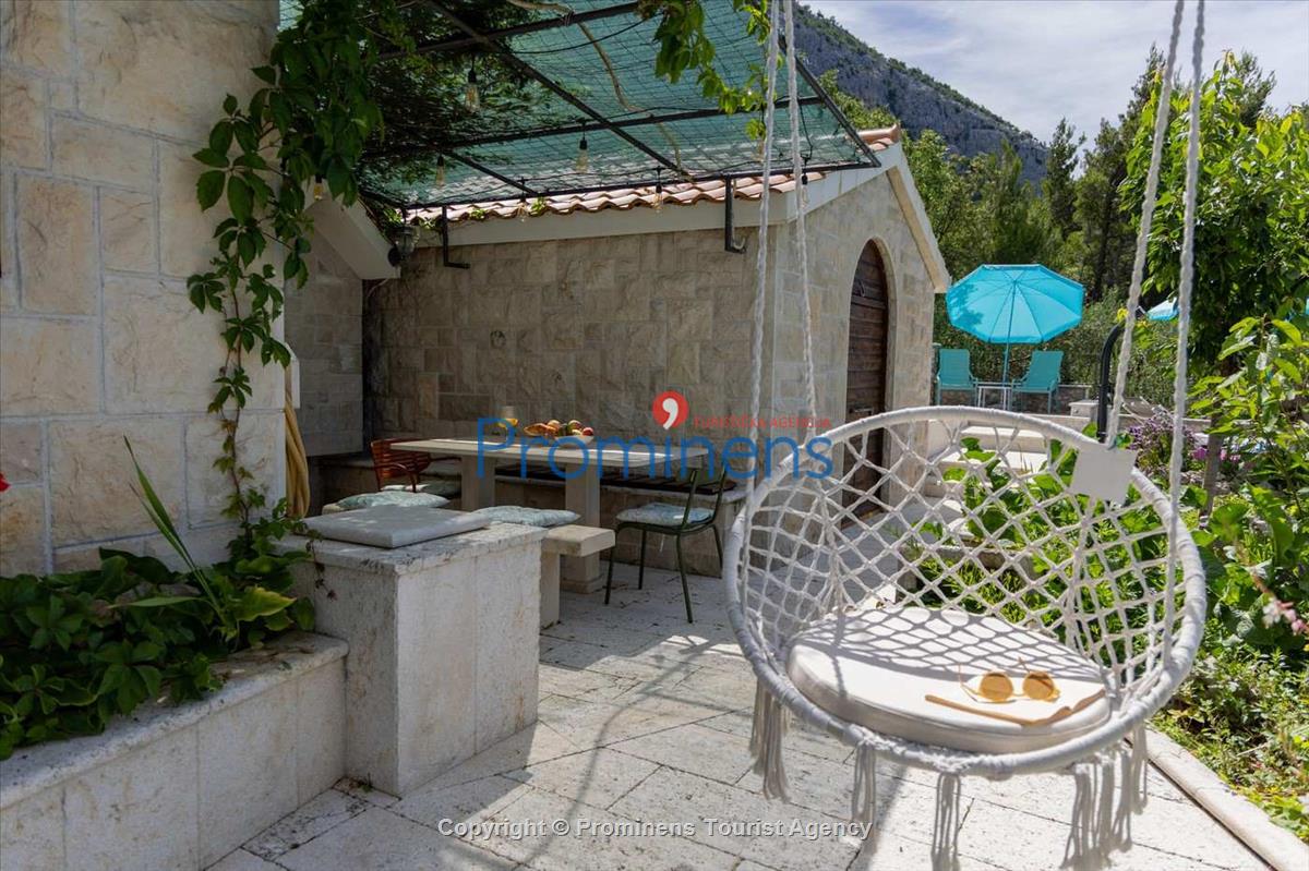 Alleinstehende Villa Kety mit Pool in Makarska, Atemberaubende Natur, Meerblick und beheizter Pool