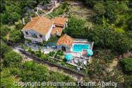 Alleinstehende Villa Kety mit Pool in Makarska, Atemberaubende Natur, Meerblick und beheizter Pool