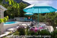 Alleinstehende Villa Kety mit Pool in Makarska, Atemberaubende Natur, Meerblick und beheizter Pool