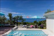 Alleinstehende Villa Kety mit Pool in Makarska, Atemberaubende Natur, Meerblick und beheizter Pool