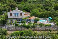 Alleinstehende Villa Kety mit Pool in Makarska, Atemberaubende Natur, Meerblick und beheizter Pool
